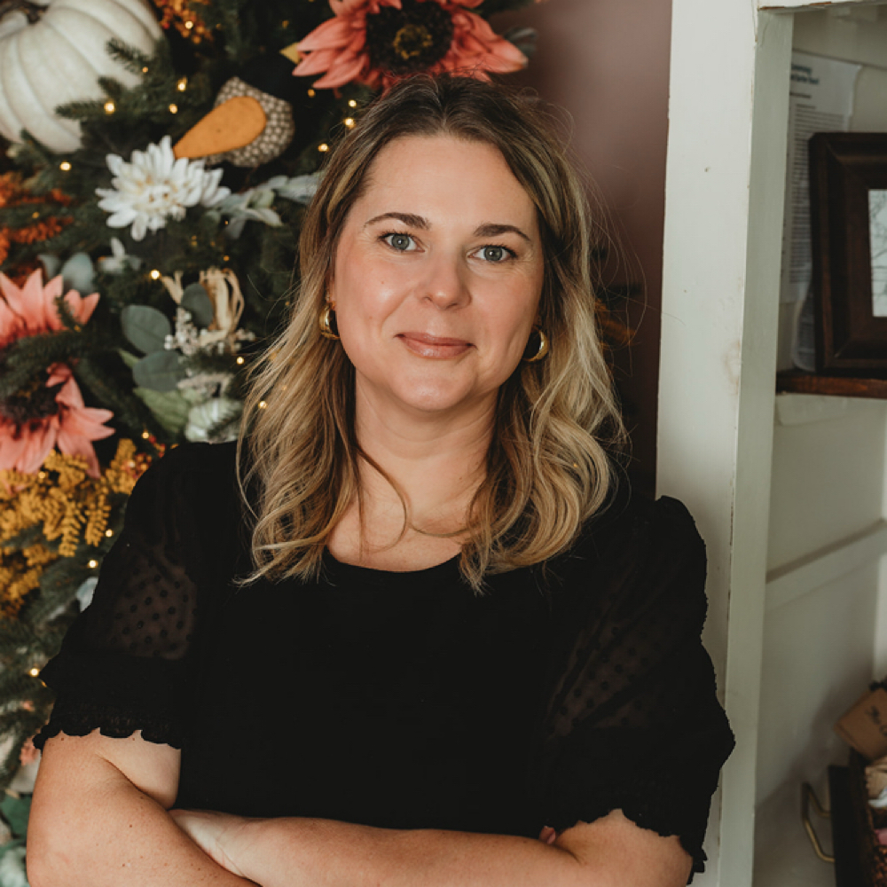 Donna Cox at The Cozy Manicure in Wadsworth, OH