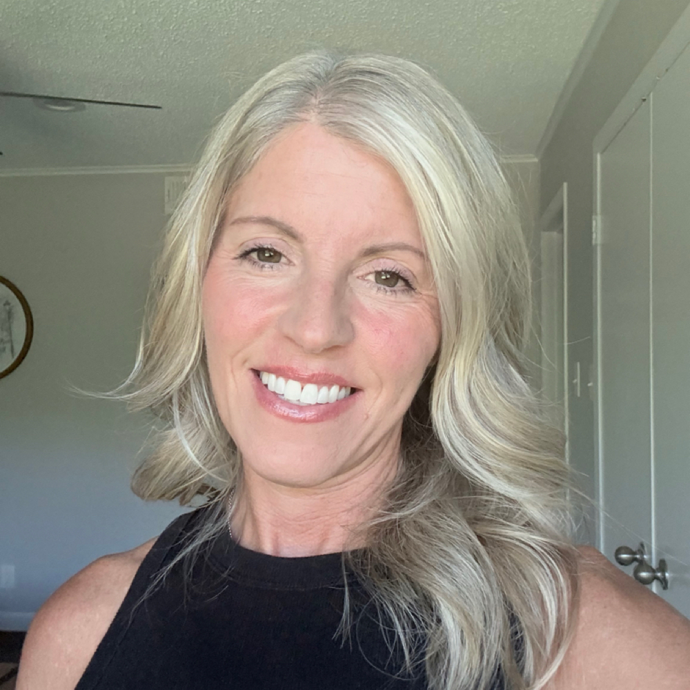 Lisa Parish at The Color Lounge Salon And Spa Boutiques in Azle, TX
