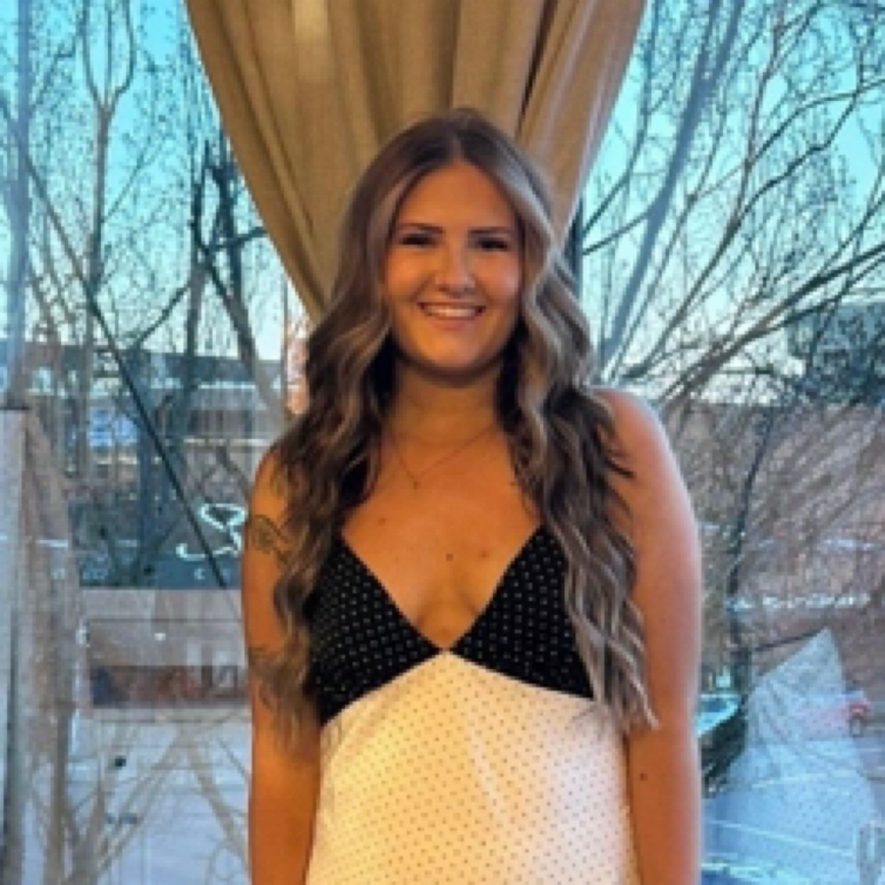 Riley Sparkman at BLND Blonding & Color Suite in Salem, OR