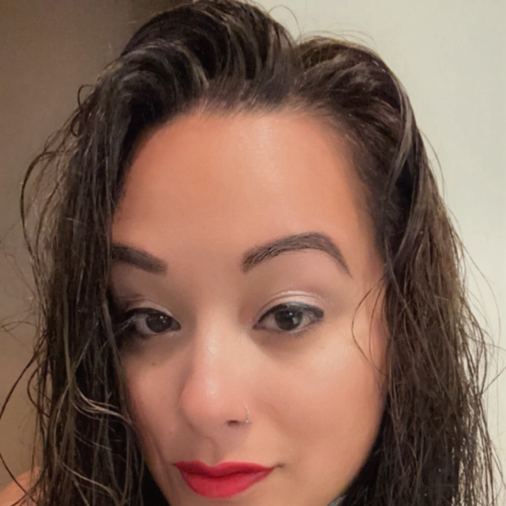 Elizabeth Mireles at Petite  Nail boutique in Grayslake, IL