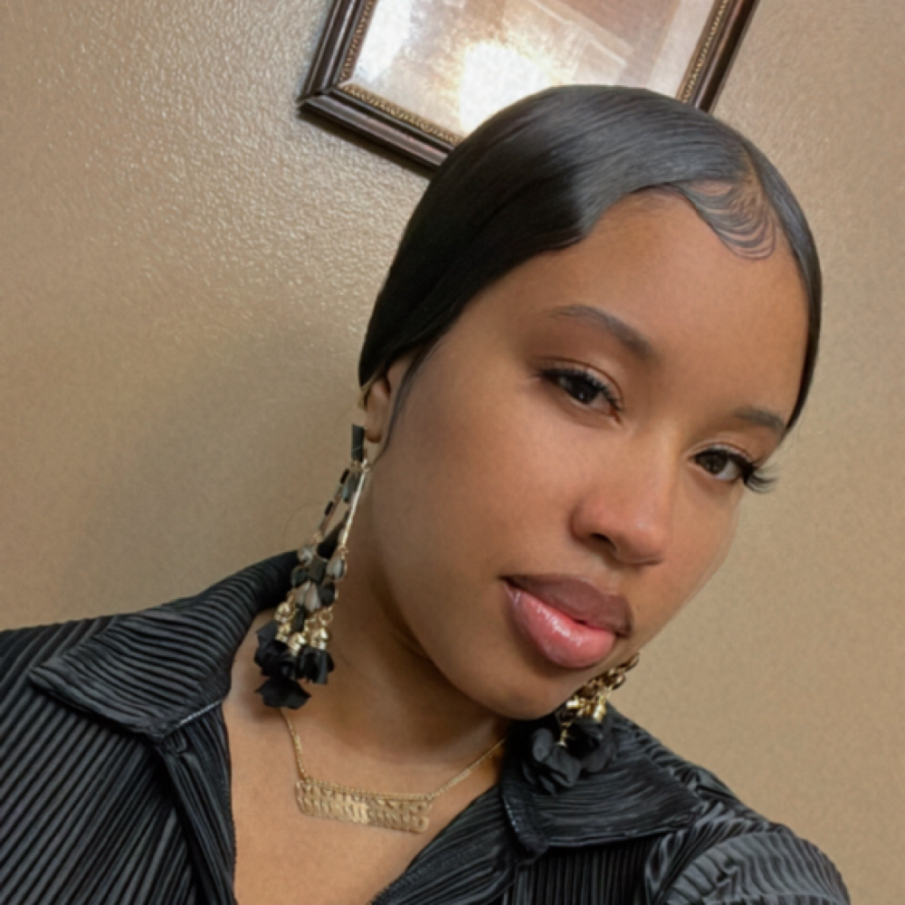 Shaniyah (Manicurist)