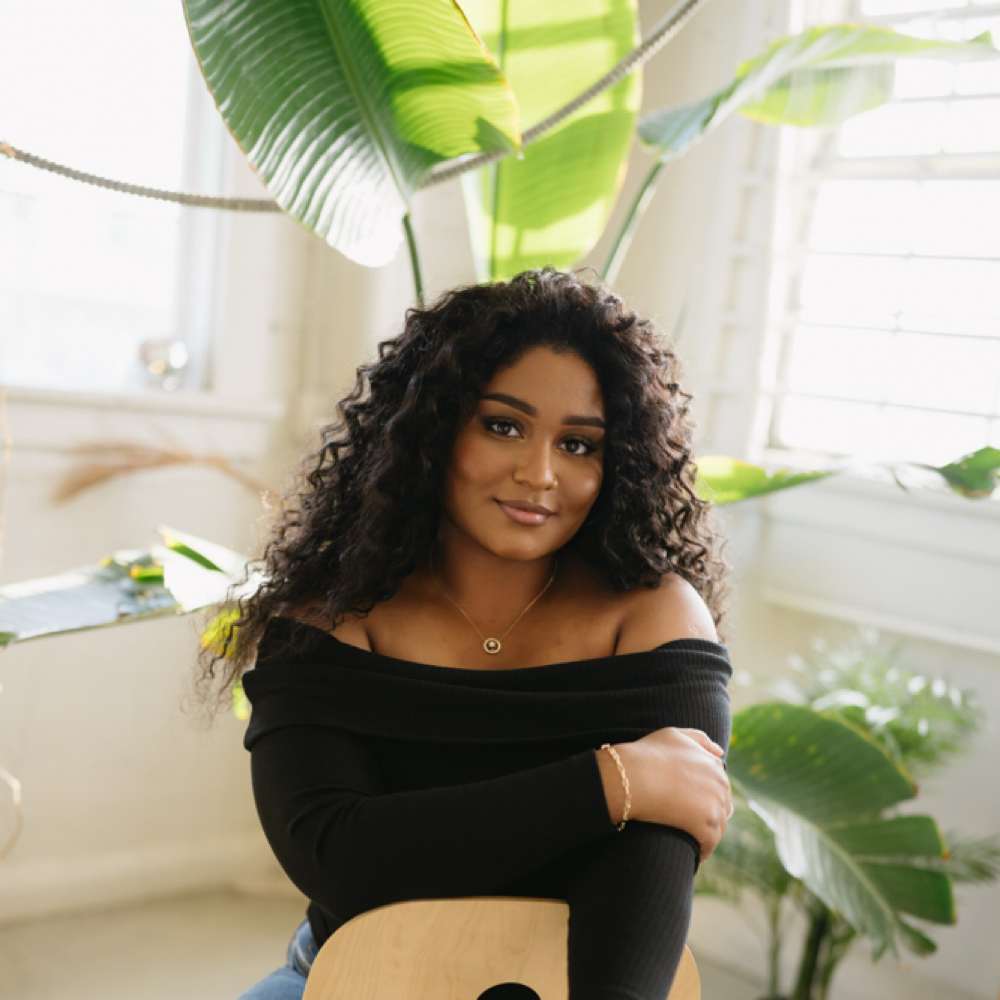 Tia - Le Chic Beauty