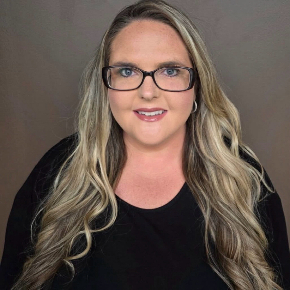 Ashley Roberts at THE HEAD SPA at Pleasant Nails in Pleasant View, TN