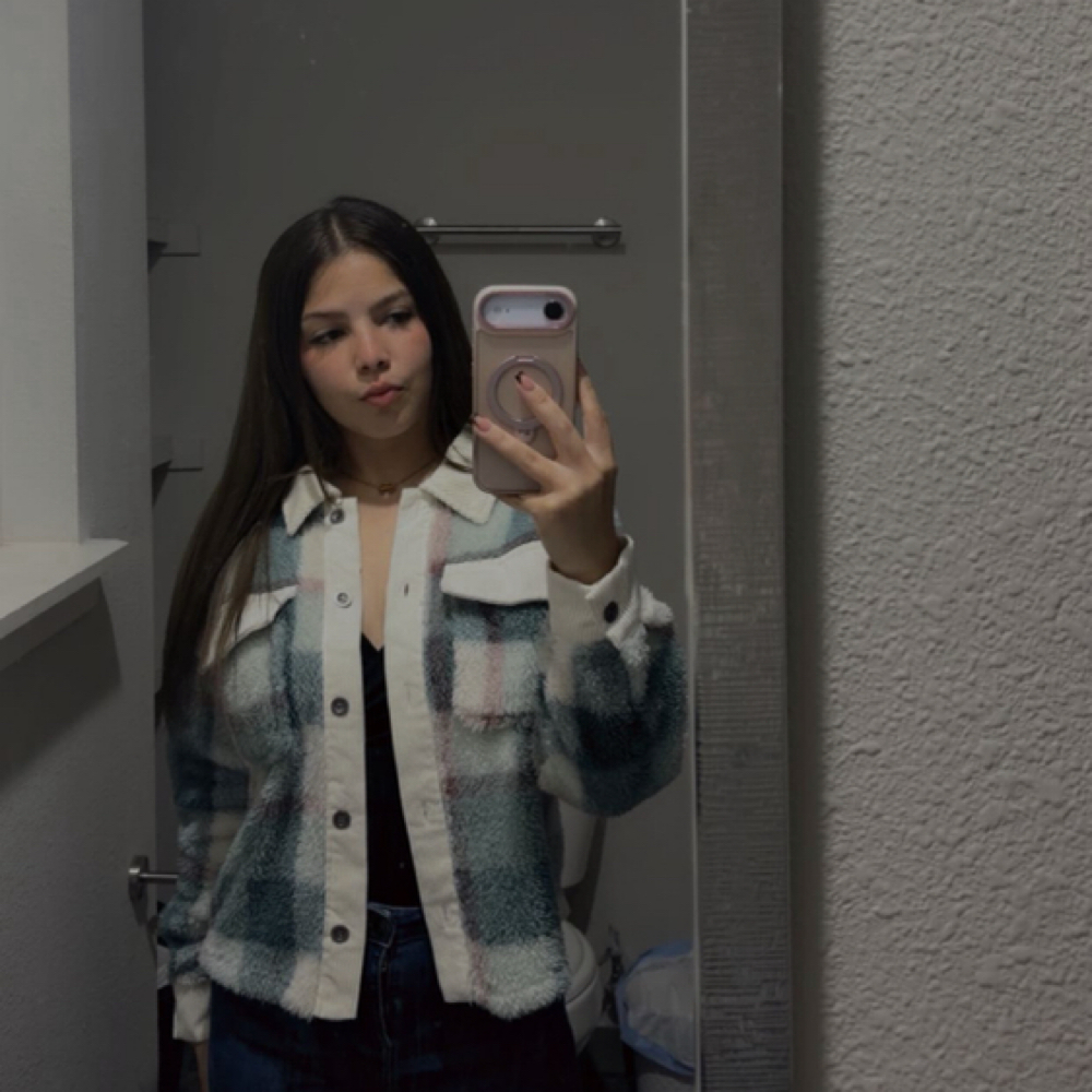 Tiana Rivera at Polish Me Pretty in Eagle Pass, TX