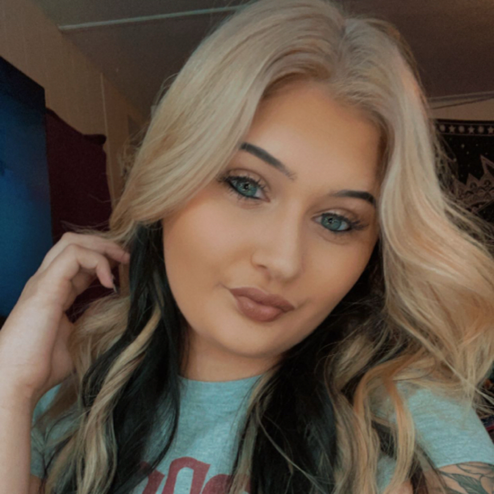 Jazmyne Mitchell at Salon @ Eleven 50 in Redding, CA