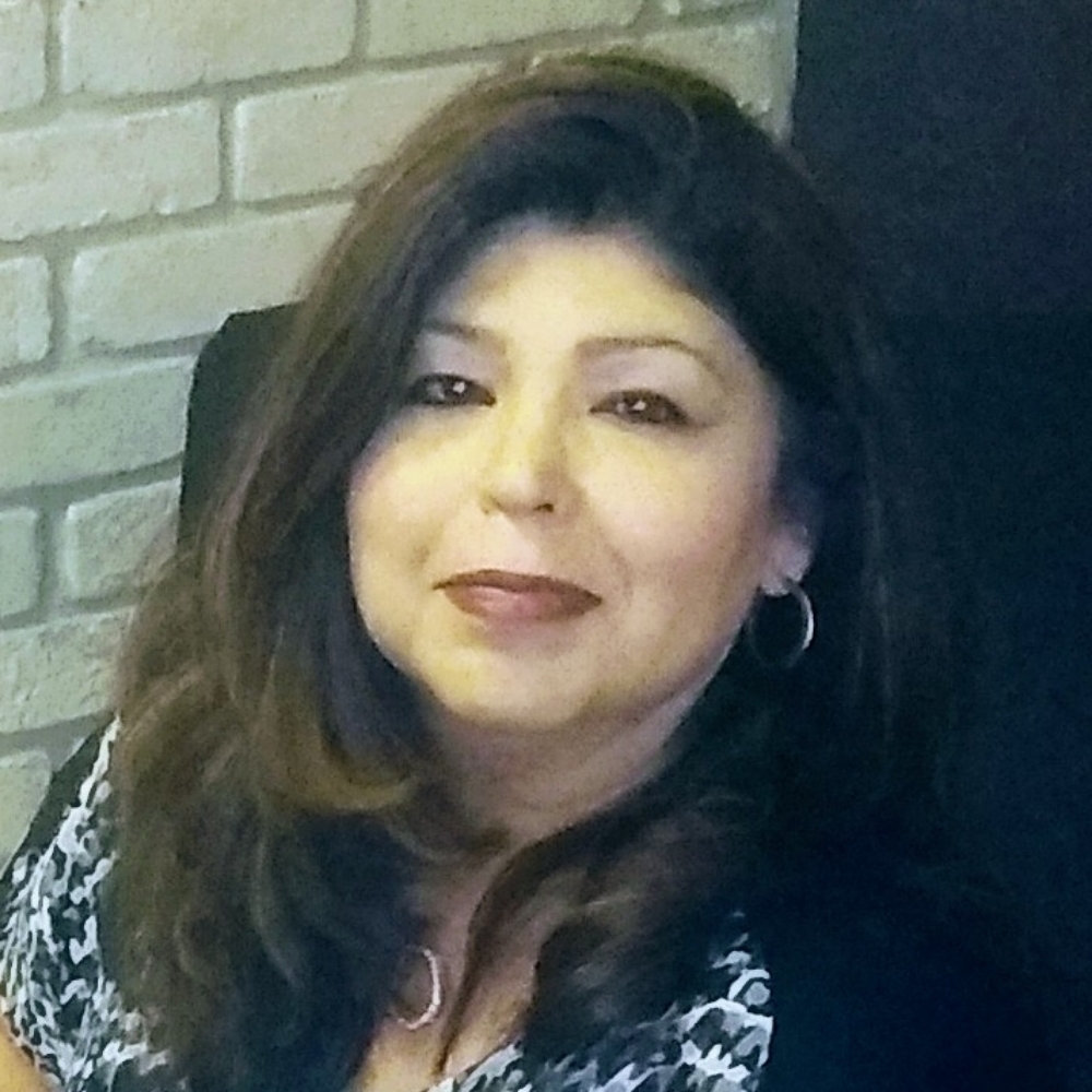 6 Julia Hinojosa at TRESSES Salon in Deer Park, TX