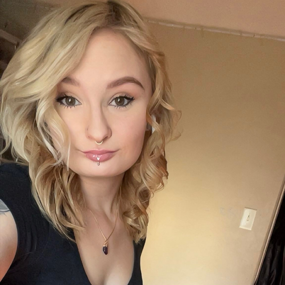 Alissa Walters at Roots Hair Studio I LLC in Morris, IL