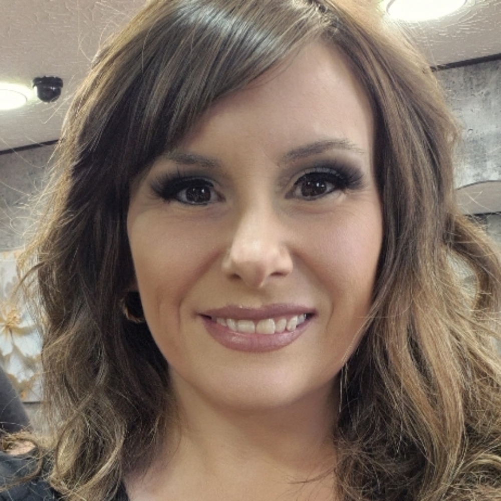 Jessica Verploeg at TWISTED SCIZZORS Family Hair Salon in Leitchfield, KY