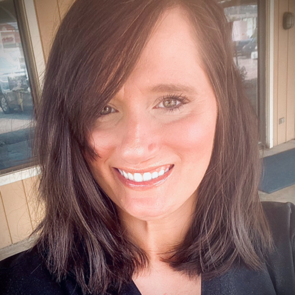 Denise Mattingly at Nail Vigilante in Newalbany, IN