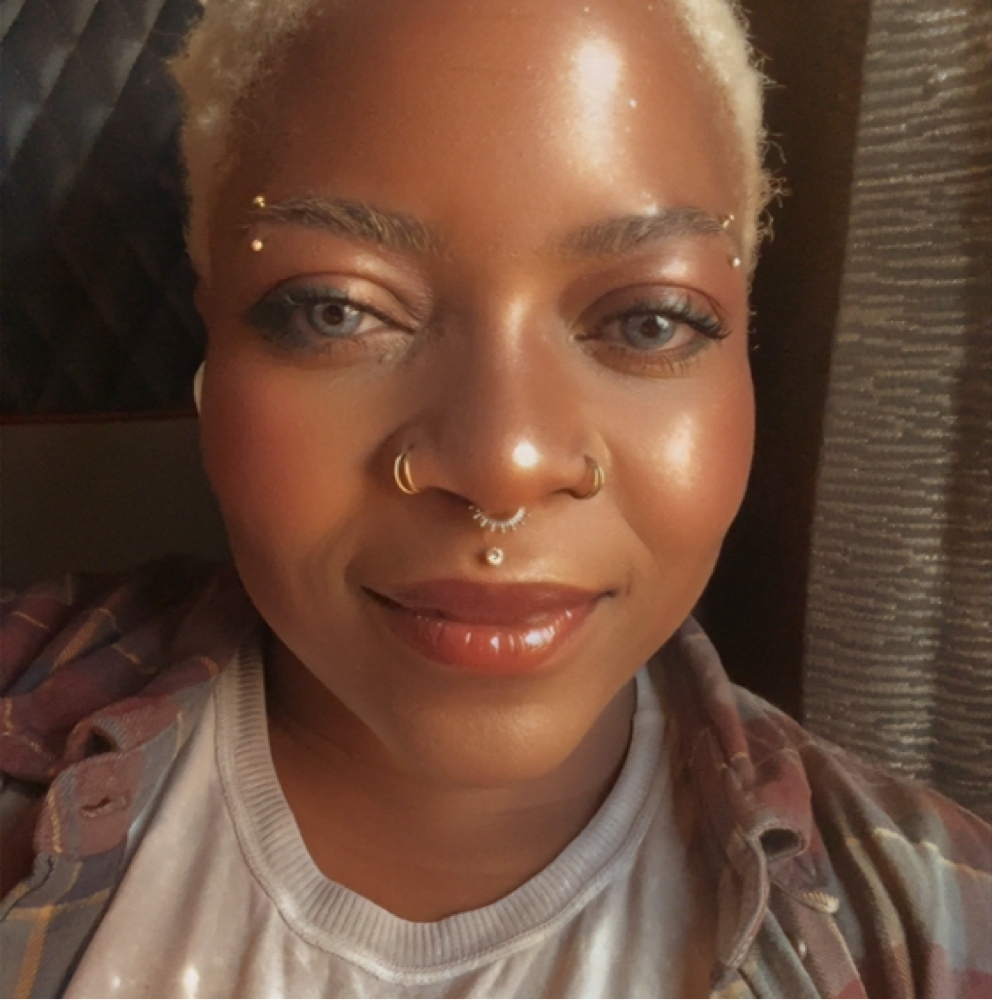 Tekena JW at A Stray Hair in Chicago, IL