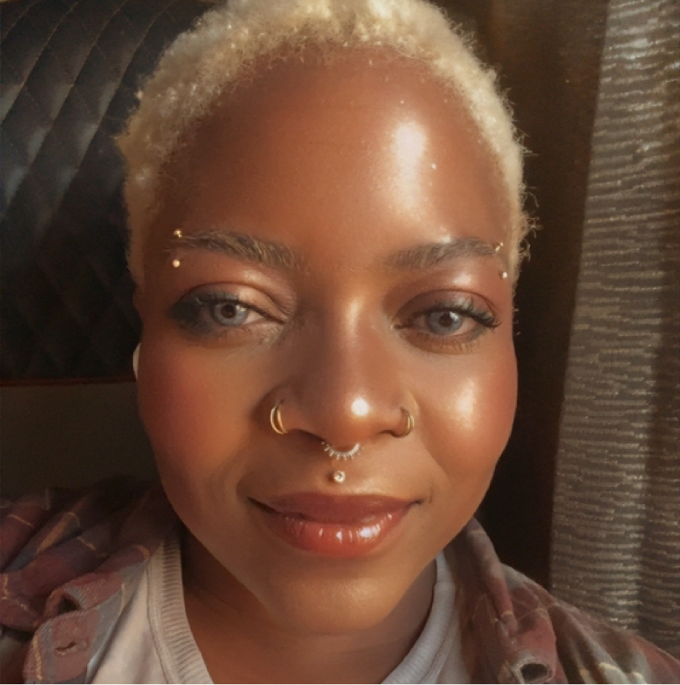 Tekena JW at A Stray Hair in Chicago, IL