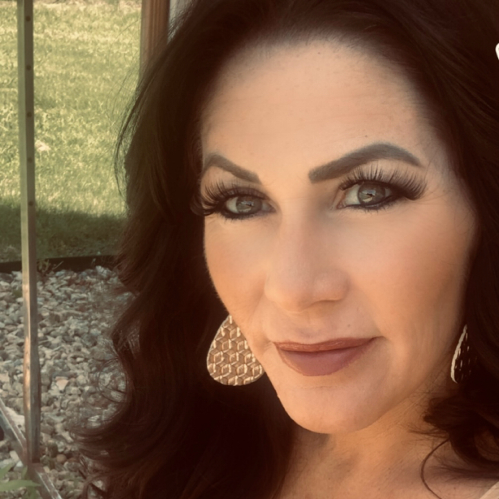 Shekinah Childers at Salty Sisters Salon in Grove, OK