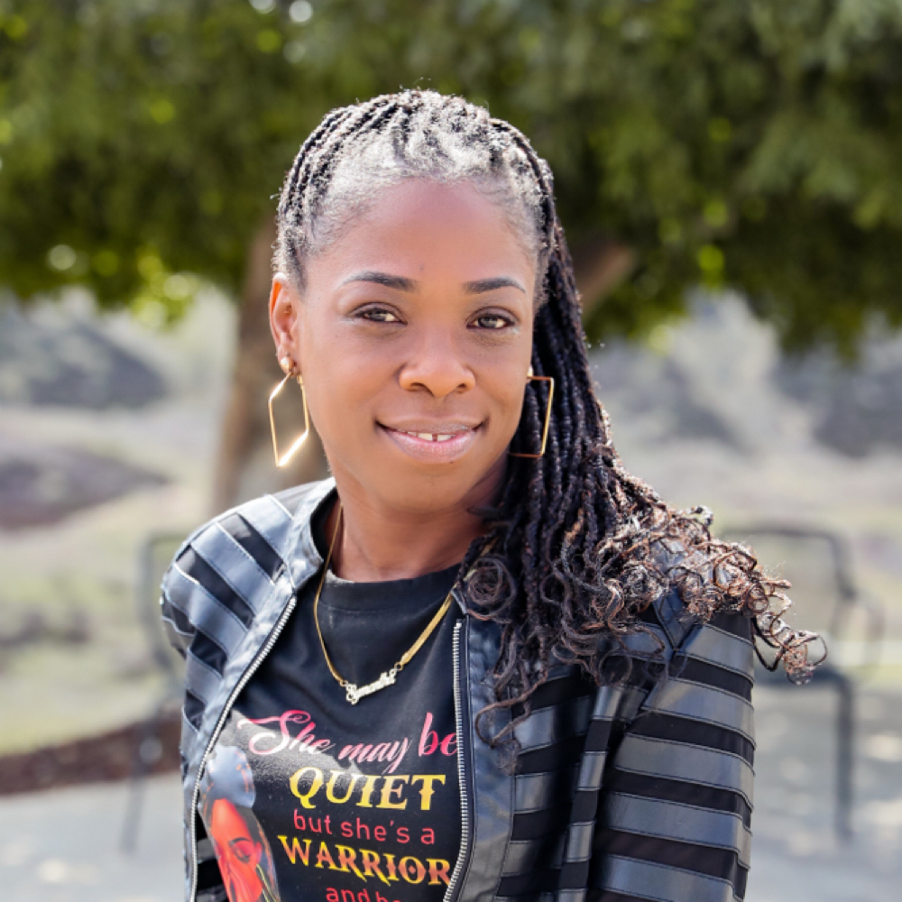 Symantha S at Queen’z & King’z Barber Salon in Murrieta, CA