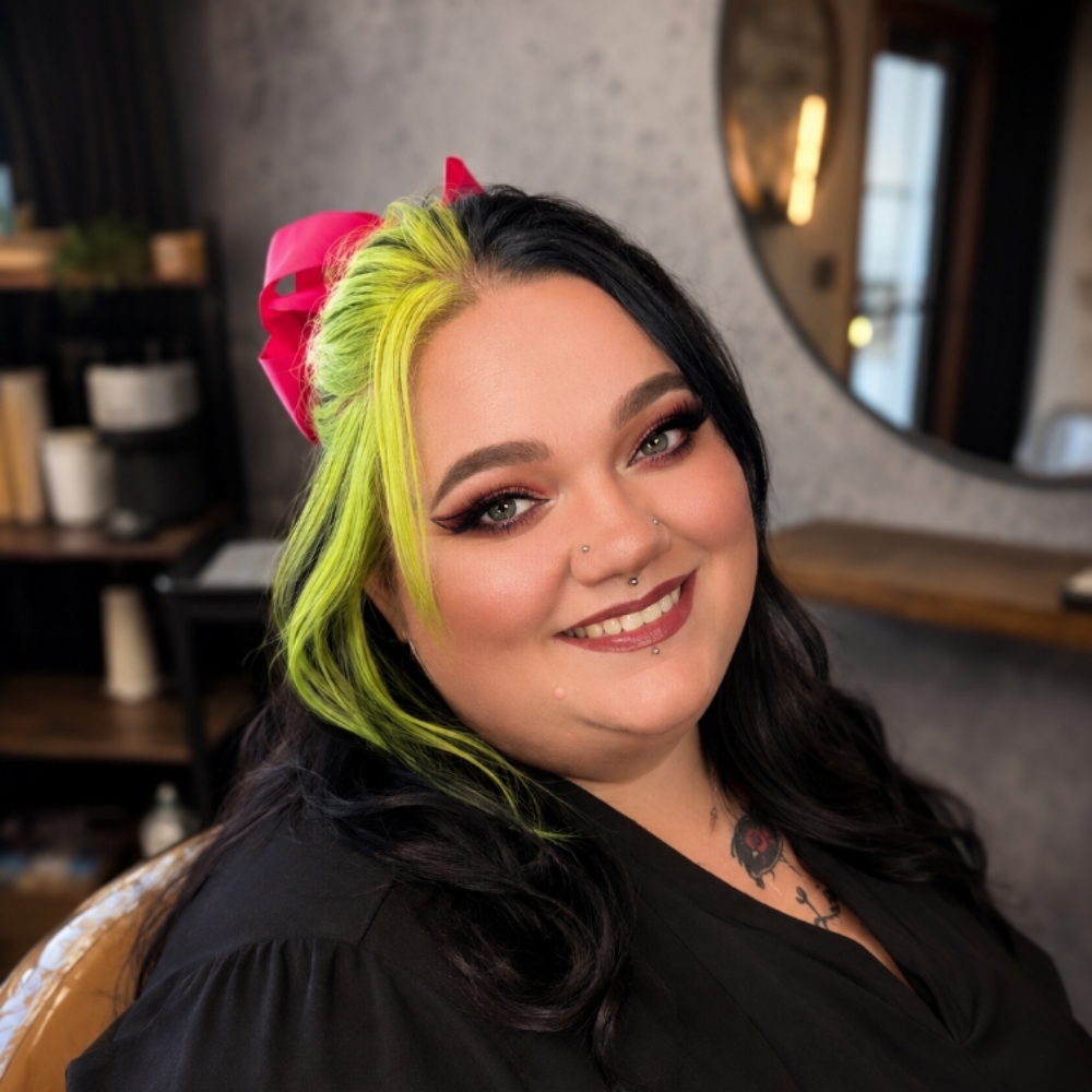 Gabbie Renfro at TWISTED SCIZZORS Family Hair Salon in Leitchfield, KY