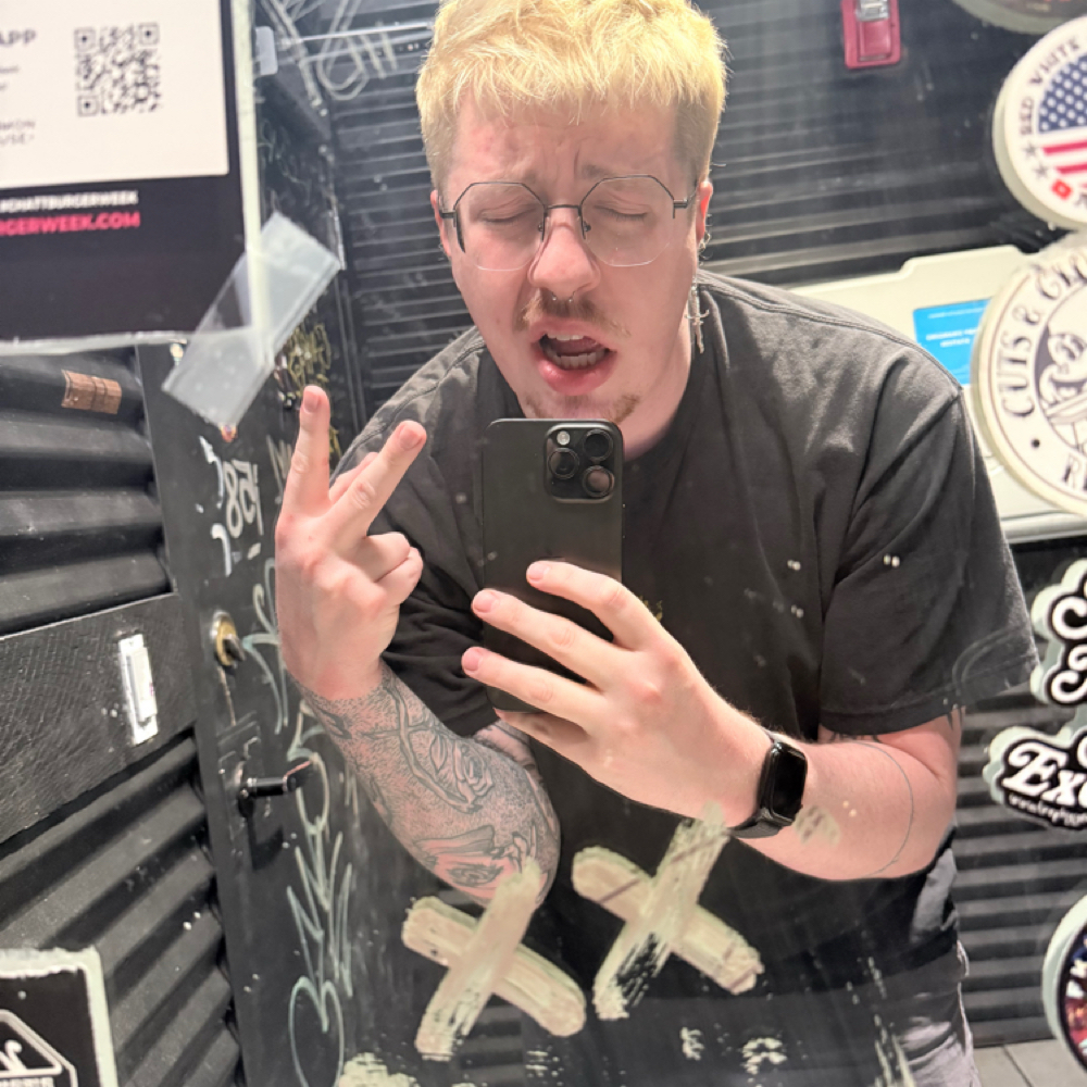 Gabriel Kerin at Vibes Hair Studio in Oglethorpe, GA