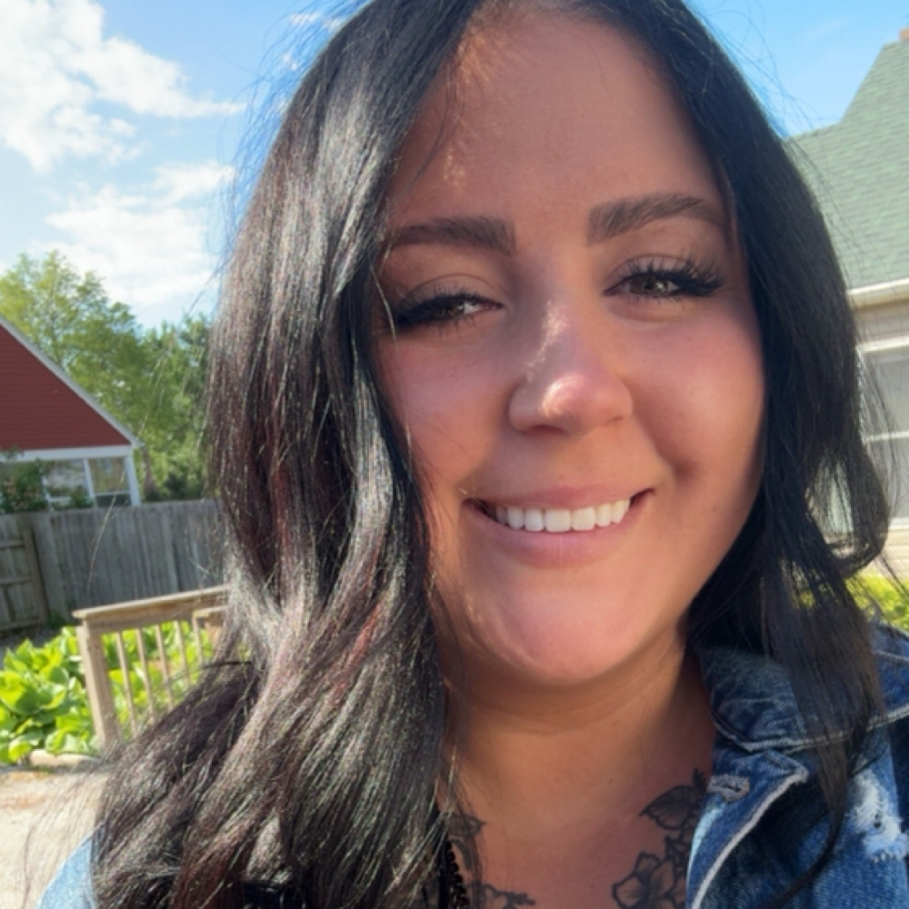 Hayley James at Fox Tail Salon Studio in Davenport, IA