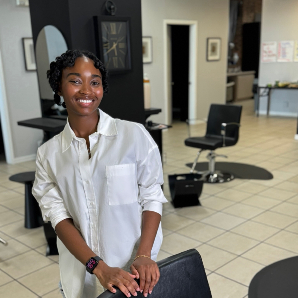 Jaelin Williams at AAL TEXTURES SALON COMPANY LLC in CHICAGO, IL