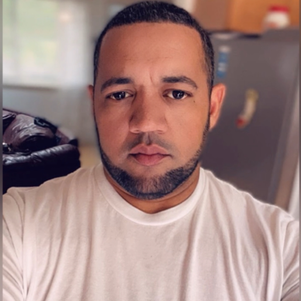 Luis Bello at Jennifer’s Beauty LLC in Shoreline, WA