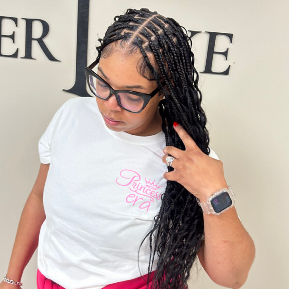 saniya randle at Her Luxe Braiding Bar in Southaven, MS