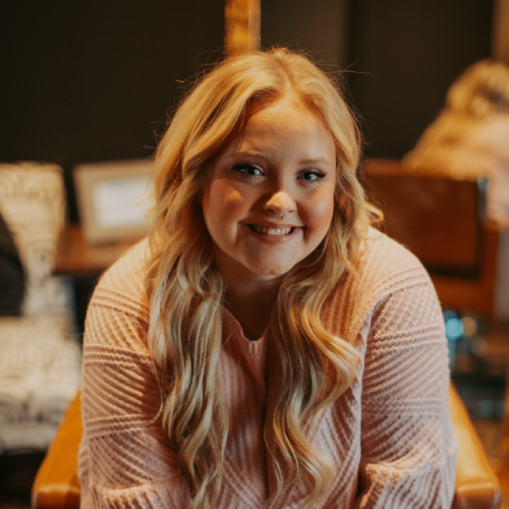 Olivia Warren at The Beauty Bar Salon in Fayetteville, TN
