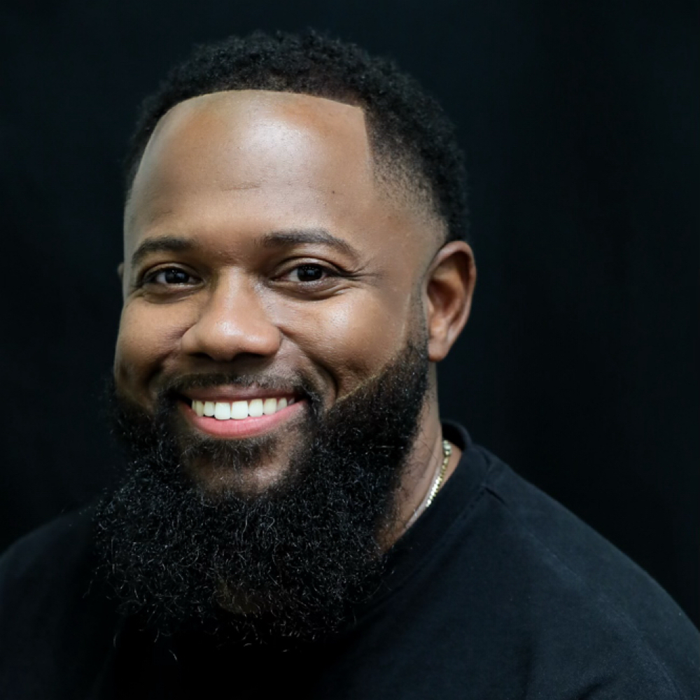 Rell The Barber at Queen’z & King’z Barber Salon in Murrieta, CA