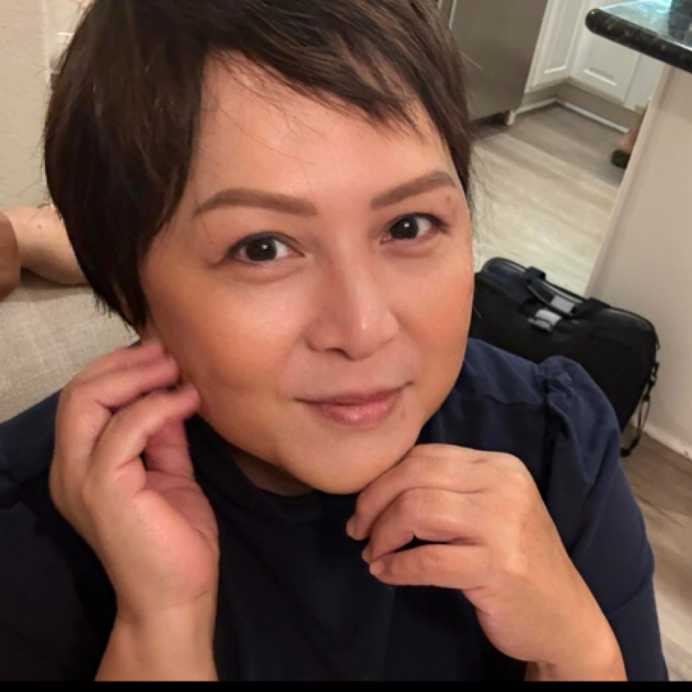 Gina Salazar at Elaya Salon in Brentwood, CA