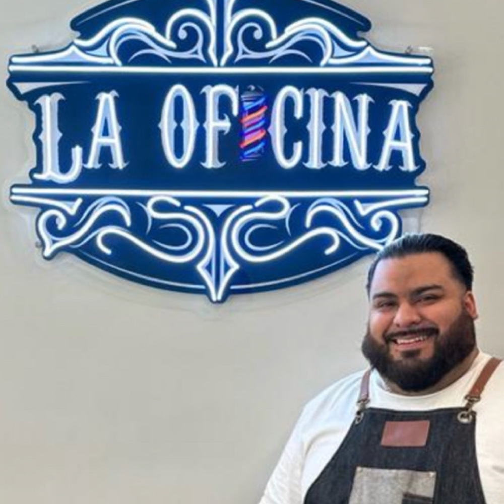 Edwin @ La Oficina Pilsen barbershop Llc 1654 s Allport st