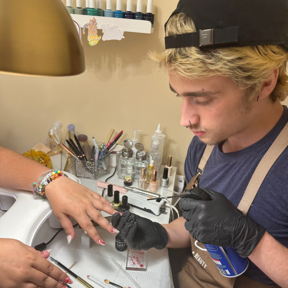 Joshua Isom at Vista Beauty, LLC in Buena Vista, VA