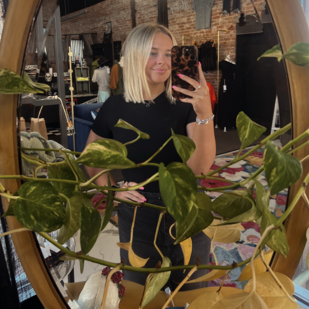 Kayla Hines at Lavish Salon & Spa in Rock Island, IL