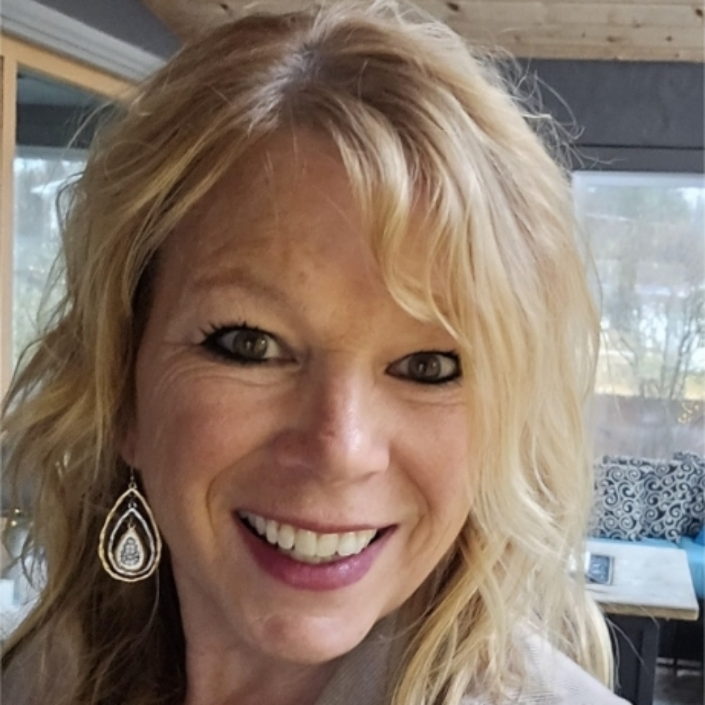 Monique Nelson at At Your Fingertips Nail Salon in Escanaba, MI