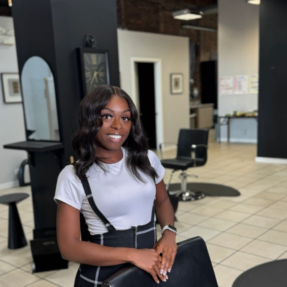 Briana Davis at AAL TEXTURES SALON COMPANY LLC in CHICAGO, IL