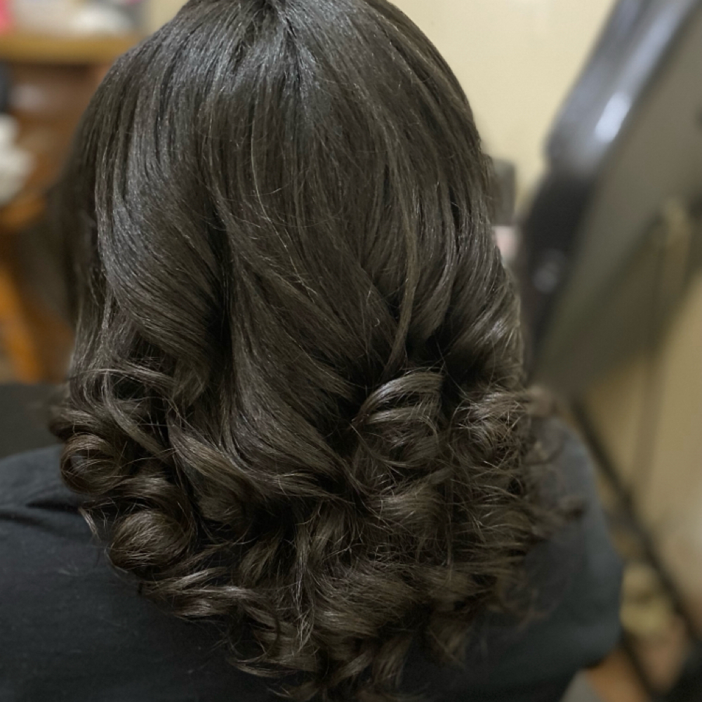 Sanche Mack at Sanchize Hairstylz in Mobile, AL