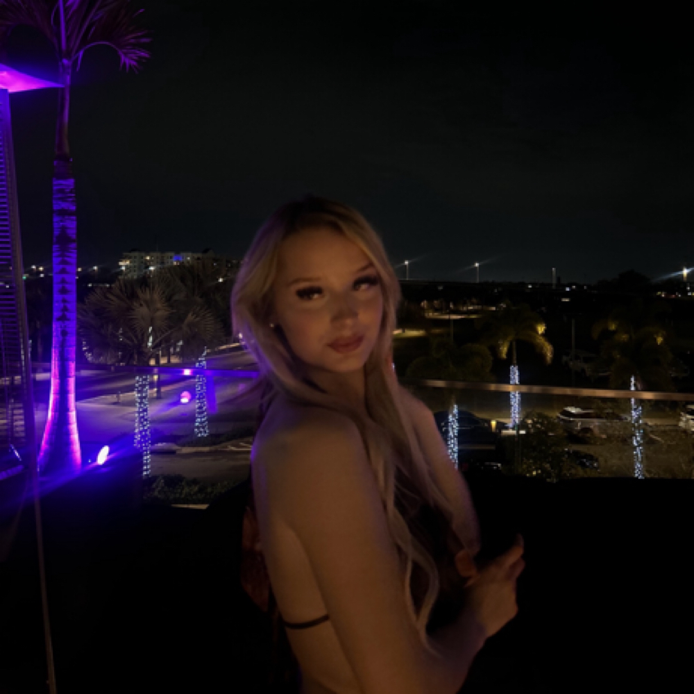 Daytime-Gabrielle Grimaldi at Walk With Scissors in Middletown, PA