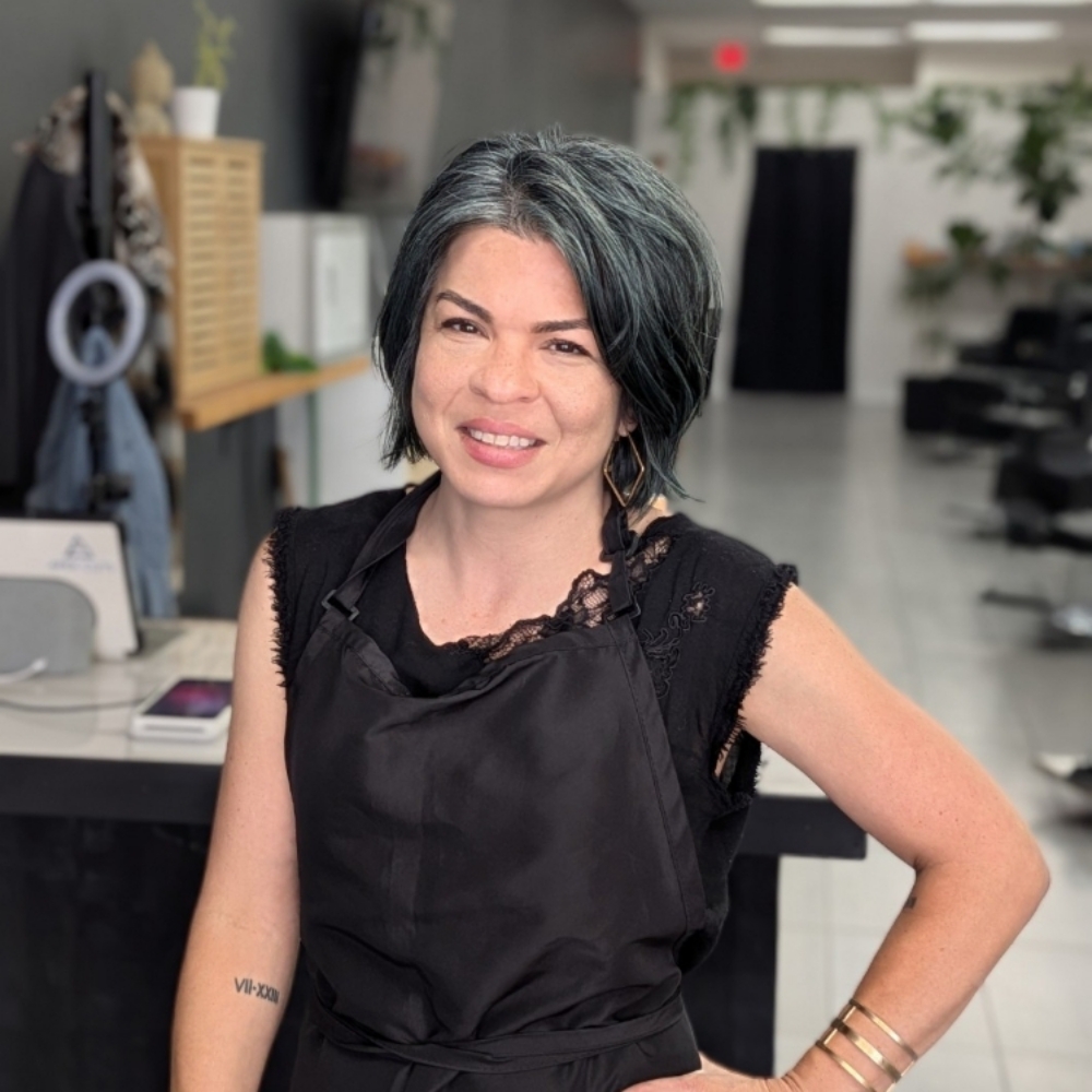 Veronica Beverly at Apex Cuts & Color in Fountain Valley, CA