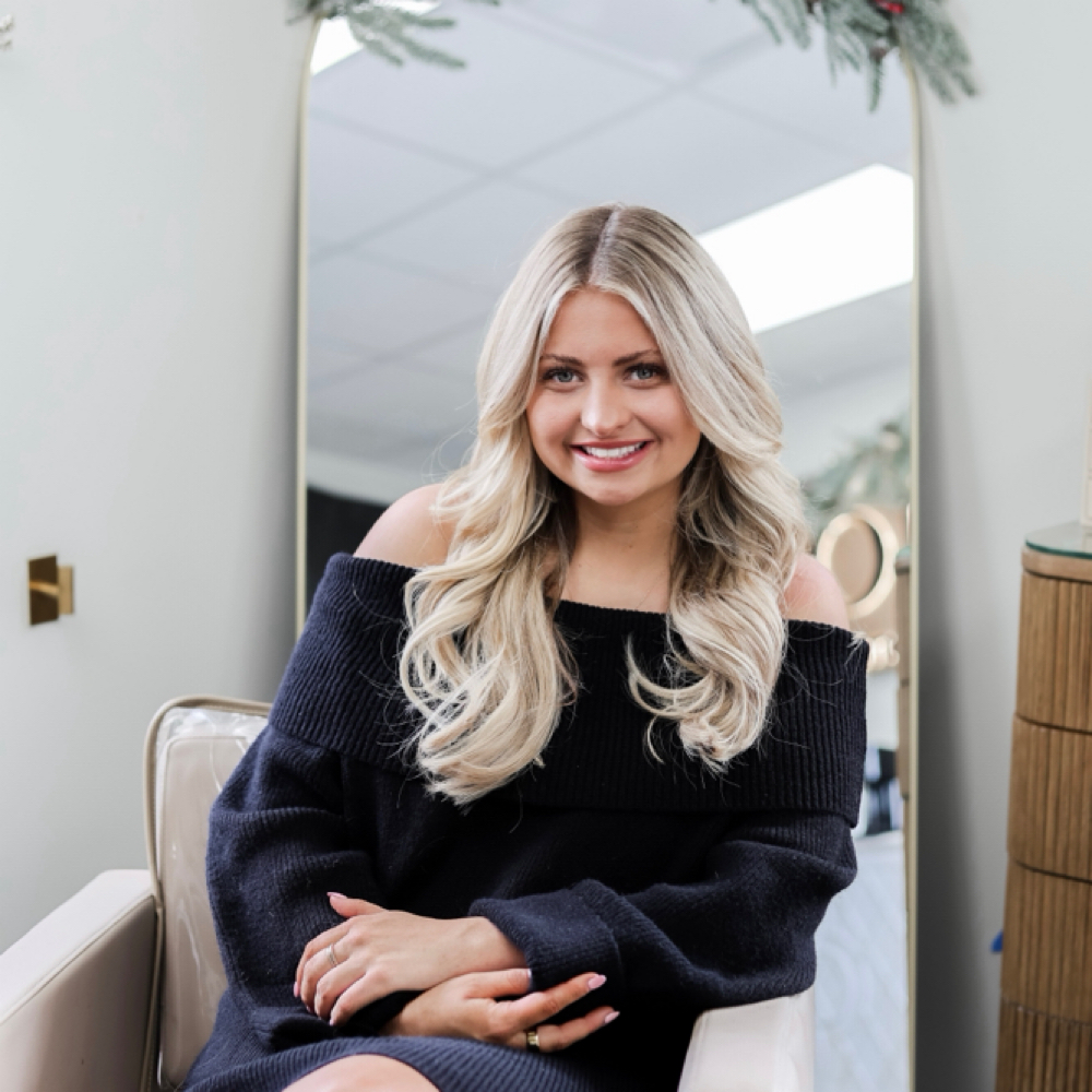 Kate McDonough at Knox Blowout + Extension Bar in Knoxville, TN