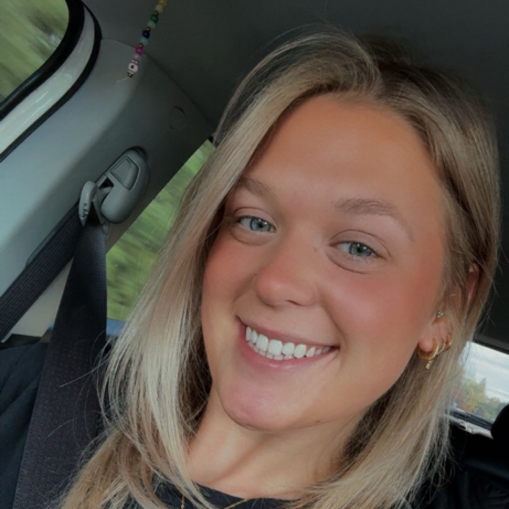 Tori Goss at Western Rose Salon in Dublin, PA