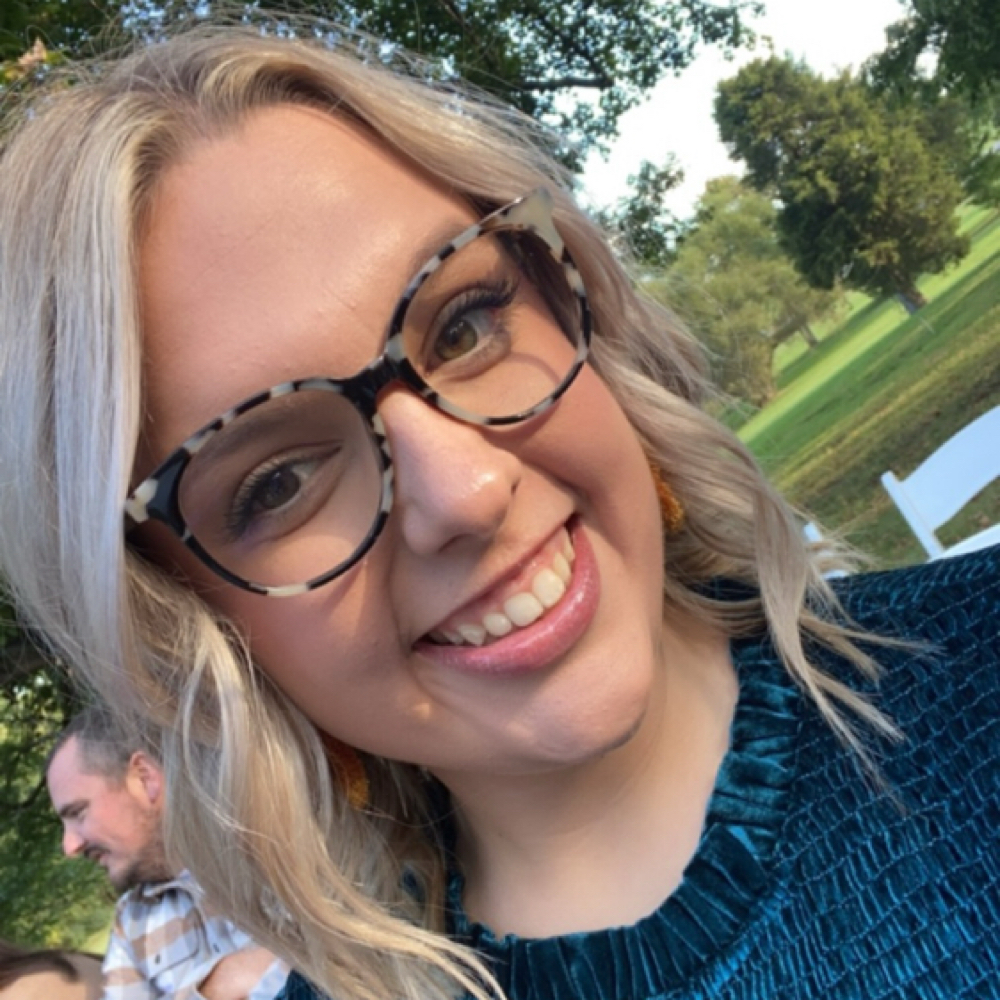 Sheridan Shelton at Smith & Co Hair Studio in Russellville, KY
