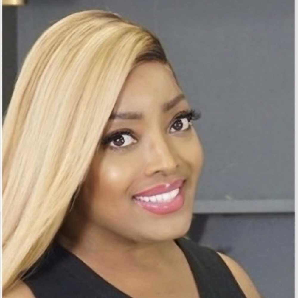 Roxi Salon Owner