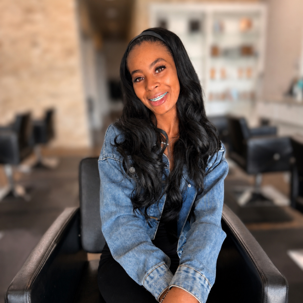 Ja’Nia Davis at Pani Style Hair Salon in Katy, TX