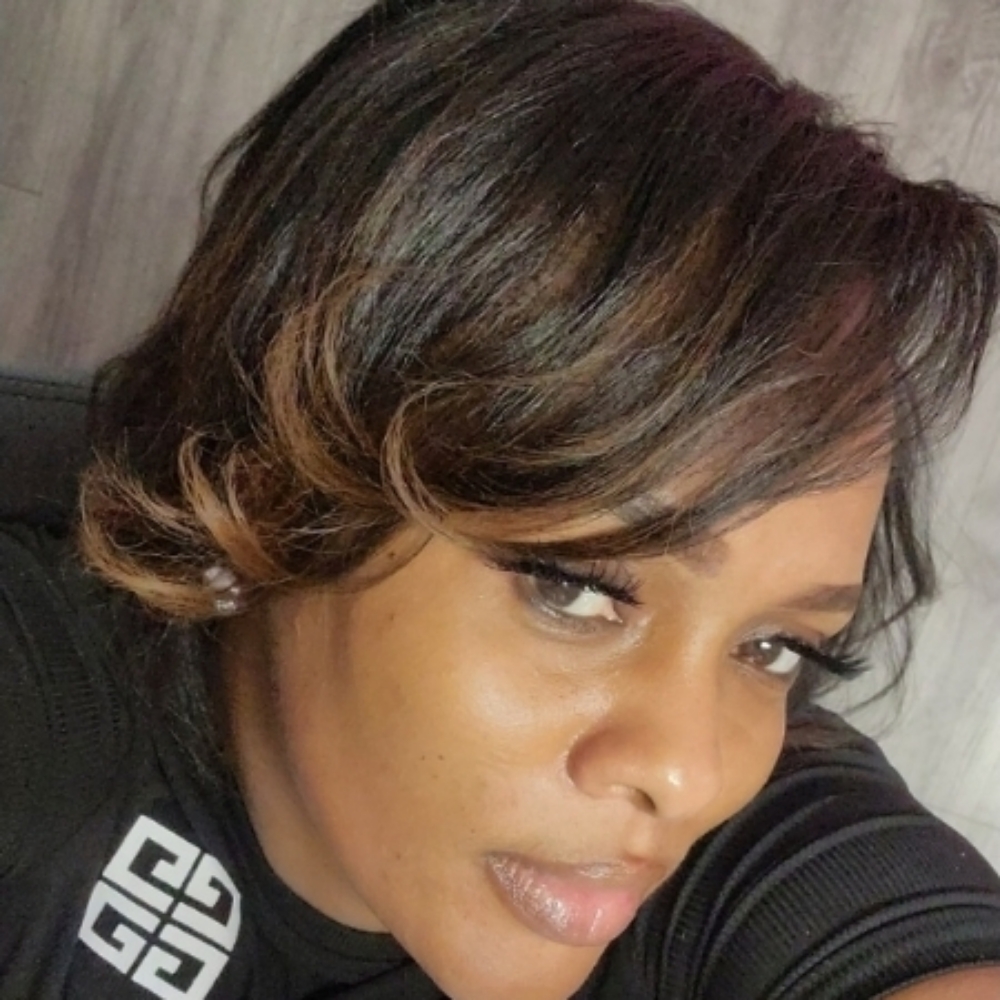 Wana Cosmetologist at De lux beauty bar in New York, NY