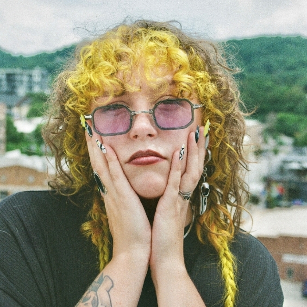 Anna Kovacs - contact before booking