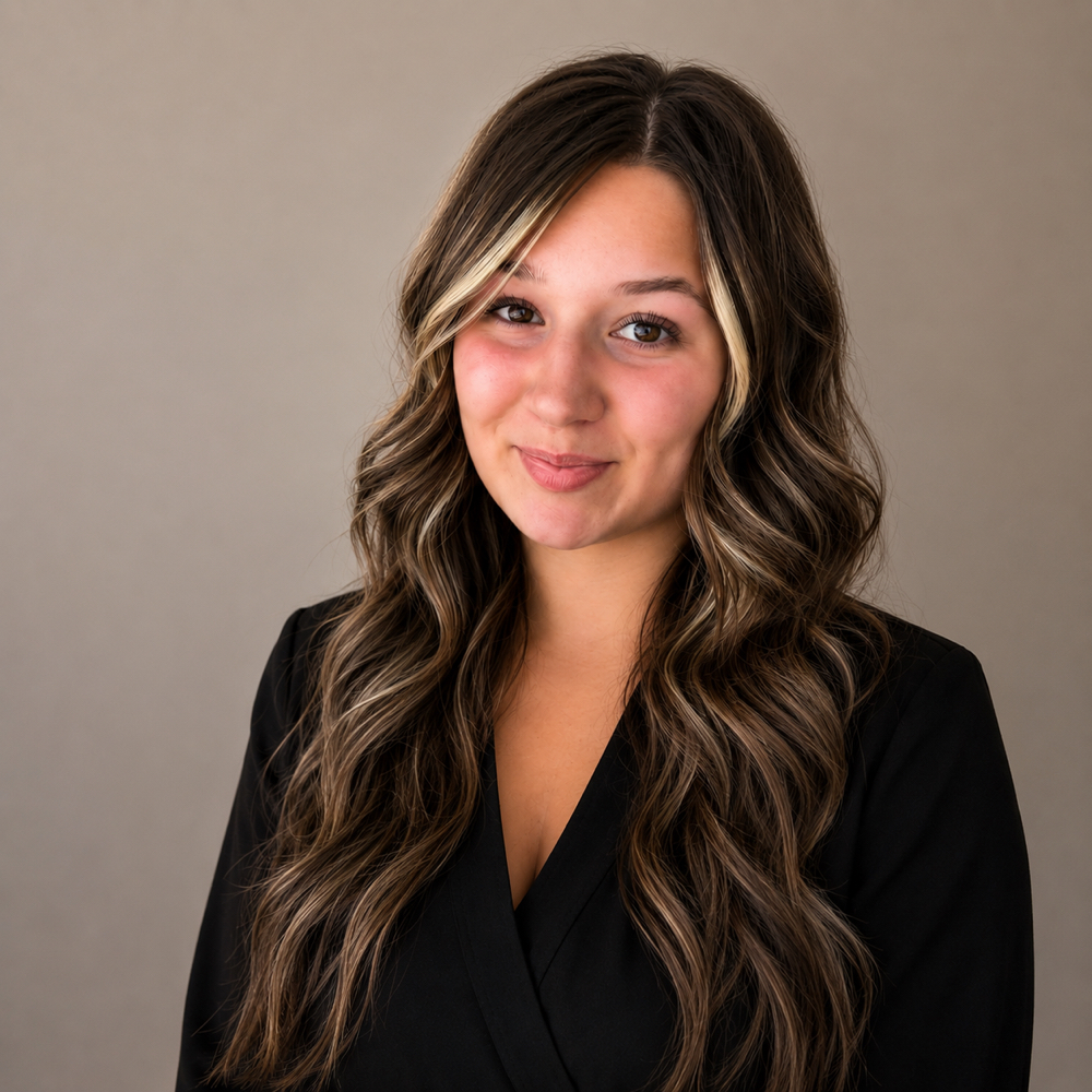 Harlie Mooney at Poppy & Aster Salon & Boutique in Lebanon, OH