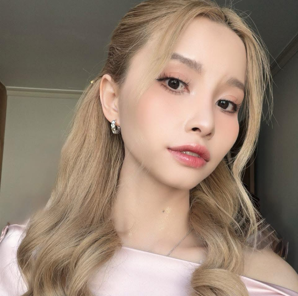 Jennie Do at Le Lani Nail Spa in Los Angeles, CA